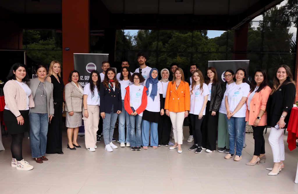 GENÇ İZİKAD EĞİTİMİ EGE TEKNOPARK’TA YAPILDI