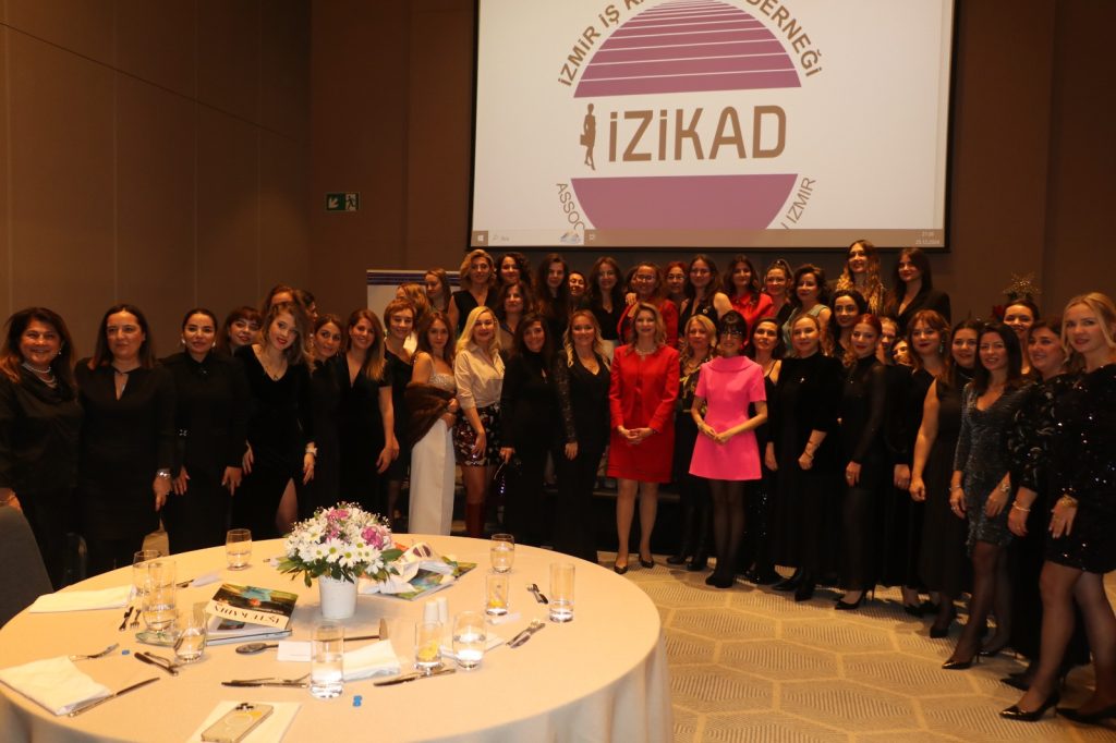 İZİKAD 5. İŞ DÜNYASI GİRİŞİMCİLİK ÖDÜLLERİ SAHİPLERİNİ BULDU