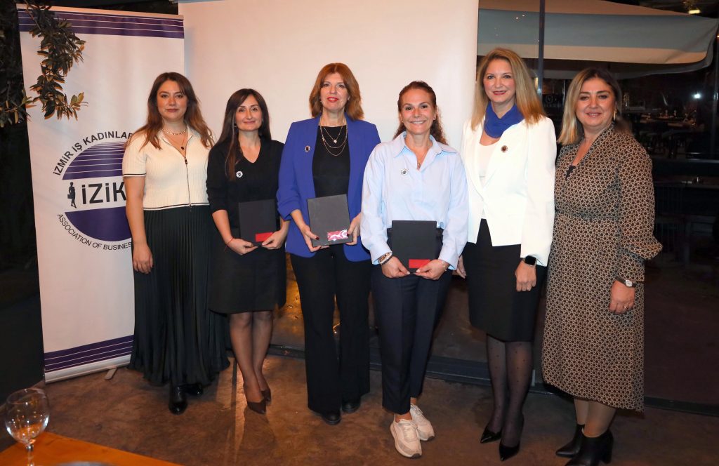 İZİKAD ÜYELERİYLE BULUŞTU / MEDSPARC İŞ ZİRVESİ İÇİN SON HAZIRLIKLAR TAMAMLANIYOR